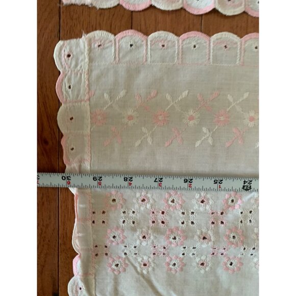 Vintage Embroidered Floral Lace Table Runner Set - White & Pink - 30" x 13" - Picture 8 of 11